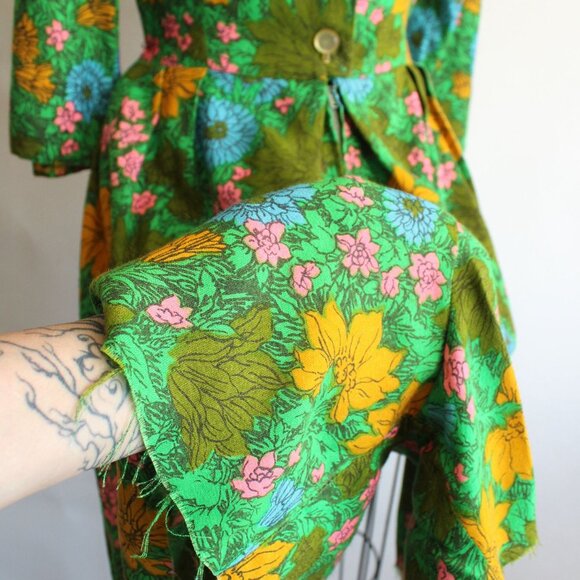 Vintage 1960s Jumpsuit, Rosa Ray Floral Print Cutoff Shorts Romper, Flower Power - Picture 9 of 10